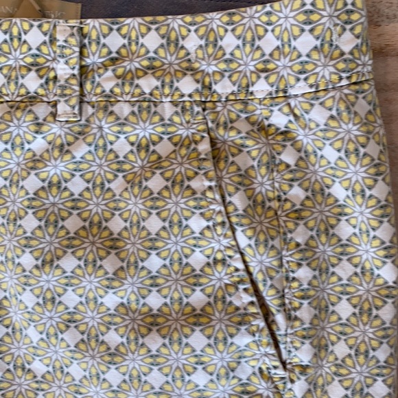 Banana Republic- Sweet Sunshine Chambray Mandala Print Shorts, Size 4 - Picture 10 of 12
